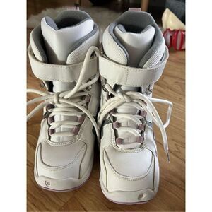 Burton Freestyle Kids Snowboarding Boots. Size 6y